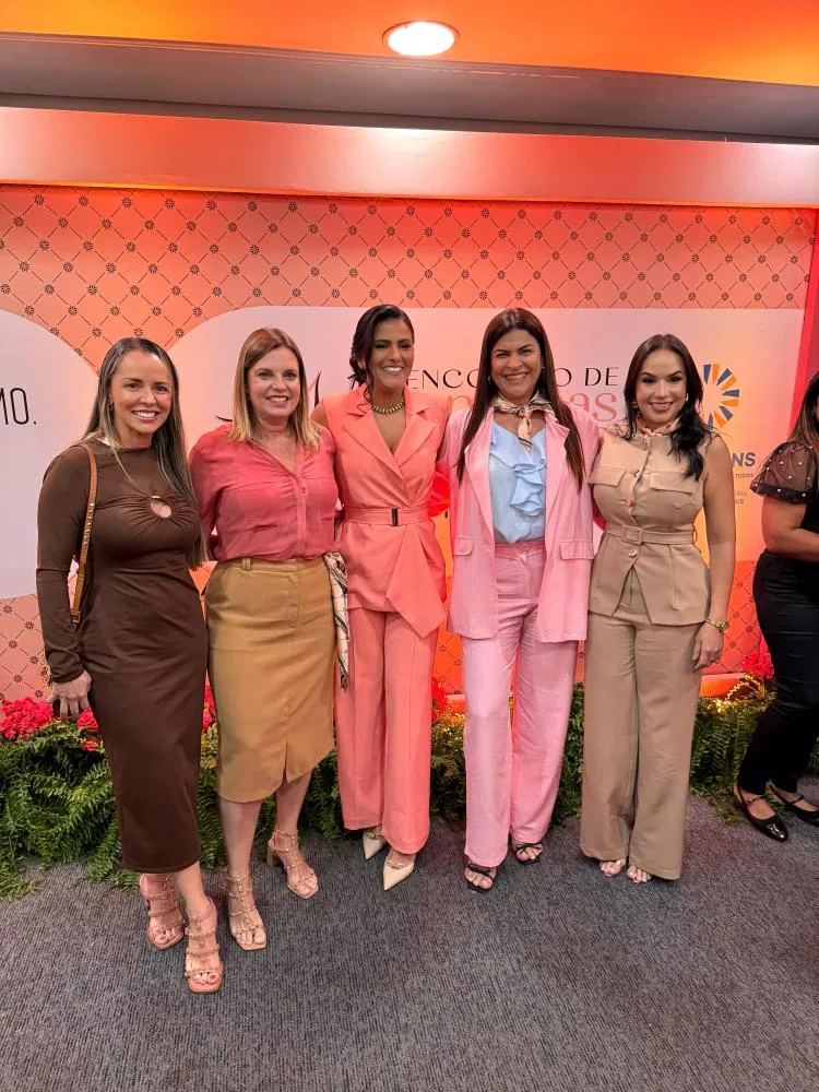 No 1º Encontro de Primeiras-Damas e Lideranças Femininas Karina Café destaca importância da união entre as mulheres