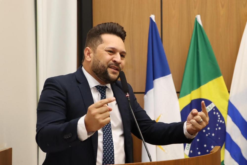 Rubens Uchôa cobra uma resposta da Prefeita referente ao transporte de alunos da zona rural de Palmas