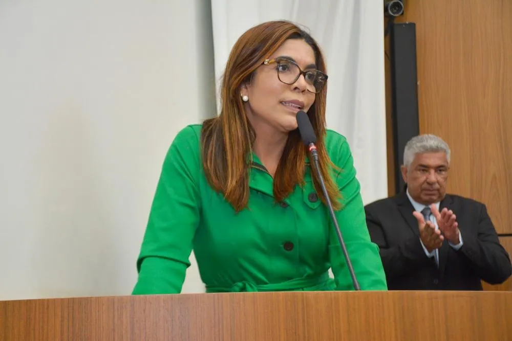 Vereadora Delma Freitas solicita melhorias para a Avenida C no Aureny IV