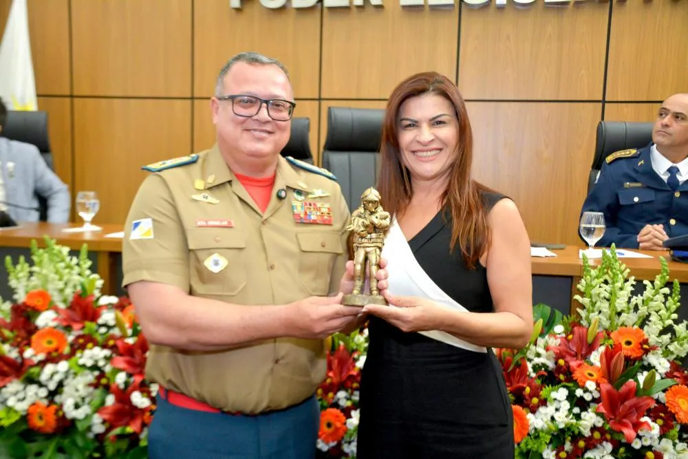 Karina Café destaca bravura e compromisso dos bombeiros em sessão solene na Câmara de Palmas