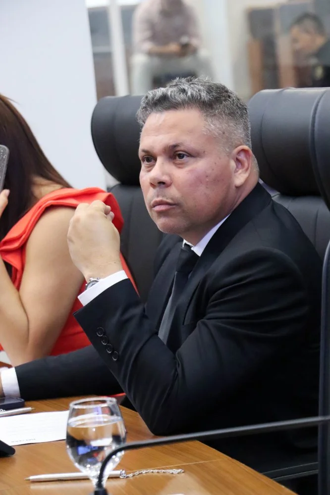 Vereador Alex Mascarenhas solicita pavimentação asfáltica no Jardim Santa Helena