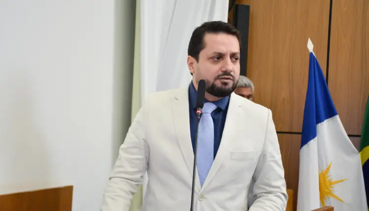 Dr. Vinícius diz que prefeito Eduardo “odeia servidor público” e denuncia atraso de salários e concursos em Palmas