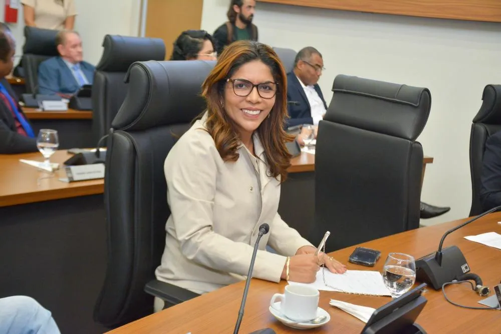 Troca de lâmpadas queimadas é solicitada pela vereadora Delma Freitas