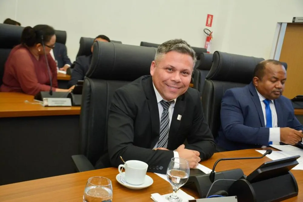 Vereador Alex Mascarenhas pede revitalização de praça no setor Lago Sul