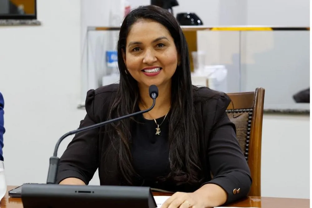 Vanda Monteiro propõe lei para intérpretes de Libras por videochamada em atendimentos de saúde