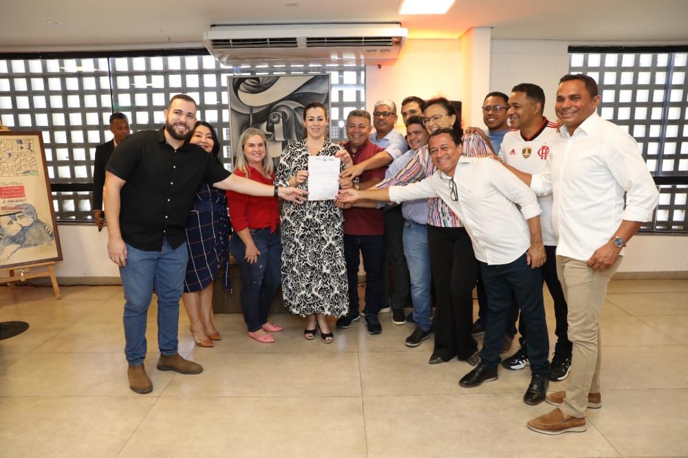 Vereador Folha participa da assinatura da ordem de serviço para reforma do Theatro Fernanda Montenegro