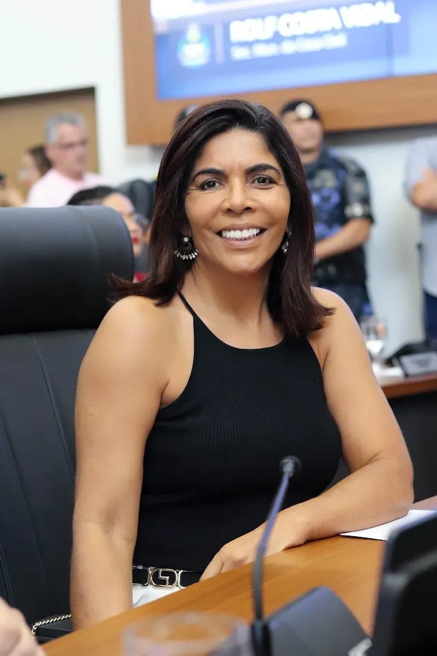 Vereadora Delma Freitas solicita ação de tapa buracos para o Setor Janaina