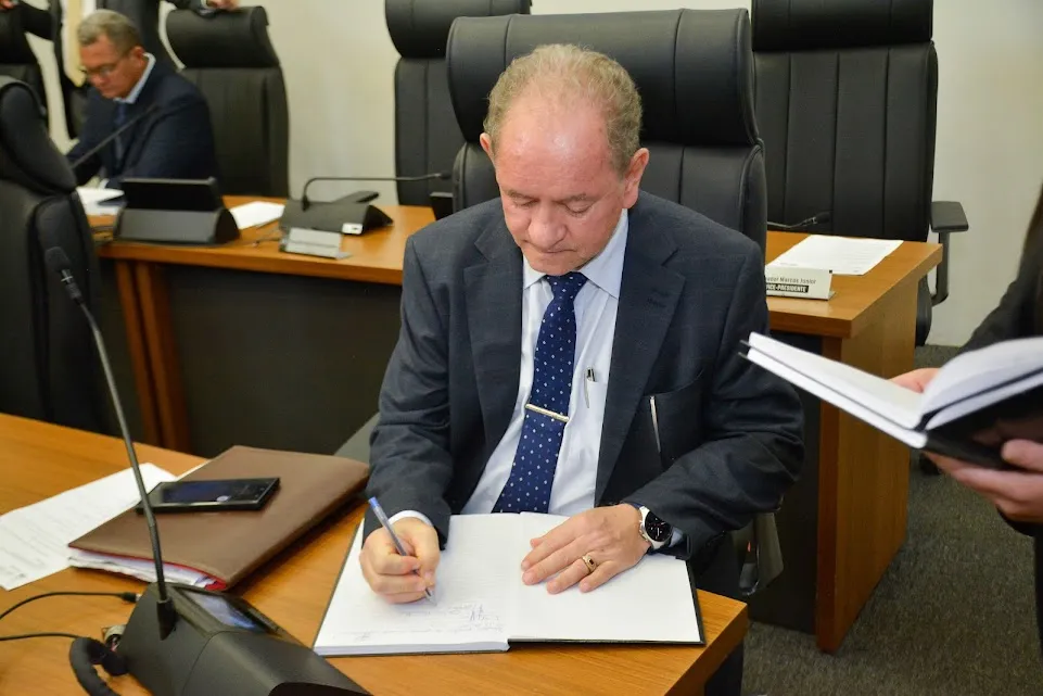 Vereador Juarez Rigol protocola requerimento exigindo pavimentação asfáltica na NS 10, na 212 Norte