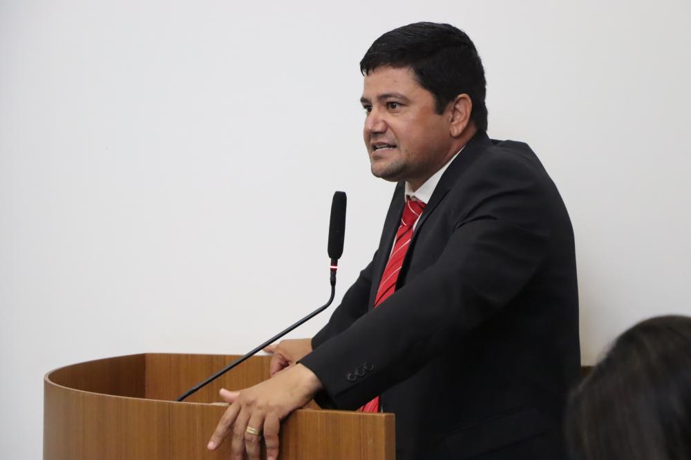 Vereador Rogério Freitas exige ação imediata contra descaso ambiental na quadra 1105 sul 