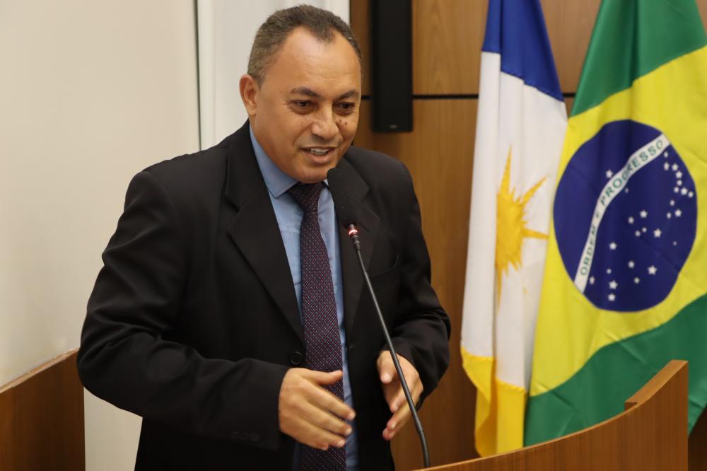 Marilon Barbosa solicita a reforma da quadra poliesportiva da Quadra 108 Norte