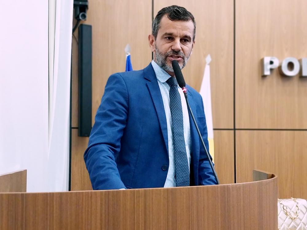Vereador Mauro Lacerda vota a favor dos servidores públicos em último turno se posicionando firmemente contra projeto que aumentou o desconto previdenciário de 11% para 14%