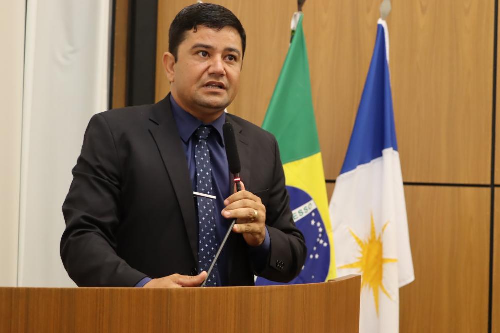 Rogério Freitas reclama dos problemas dos ônibus escolares de Palmas