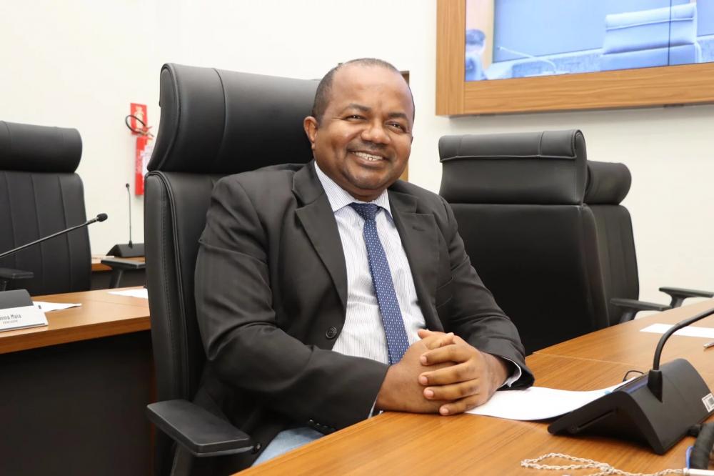 Vereador Joatan de Jesus vota favorável a diversos PLs que trarão benefícios aos servidores municipais, como auxílio-saúde, auxílio-alimentação para conselheiros tutelares e gratificações a profissionais essenciais, entre outros