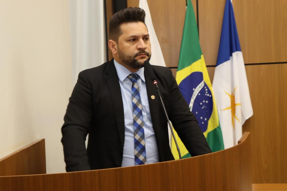 “Não Dirija Usando Celular” é apresentado pelo vereador Rubens Uchôa através de requerimento