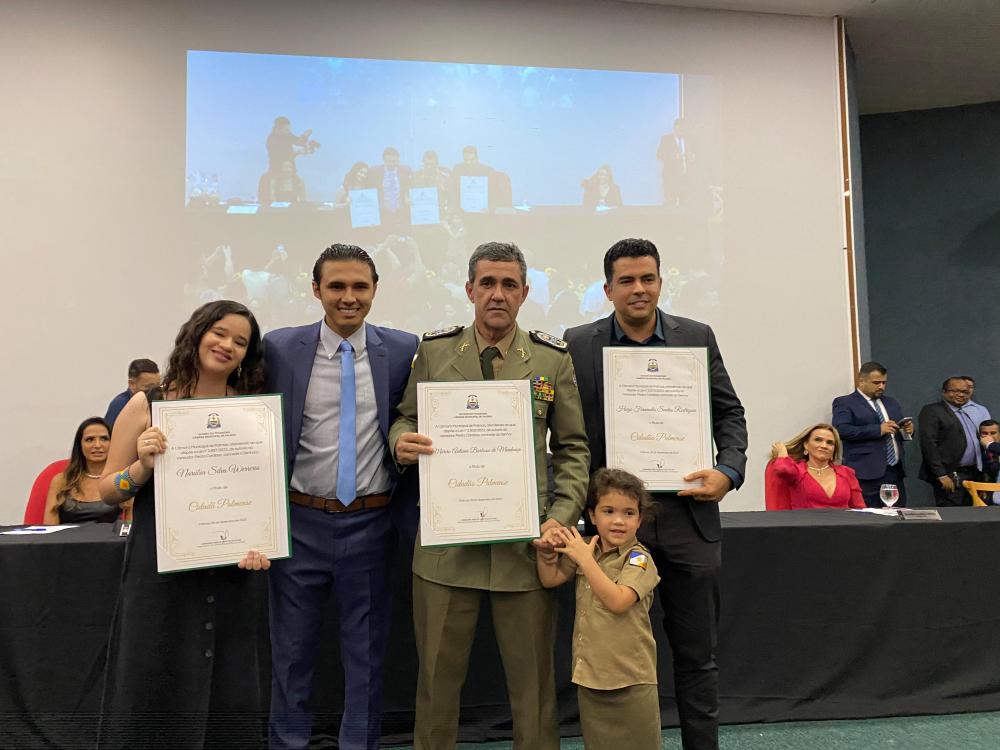 Vereador Pedro Cardoso homenageia personalidades durante sessão extraordinária na ATM
