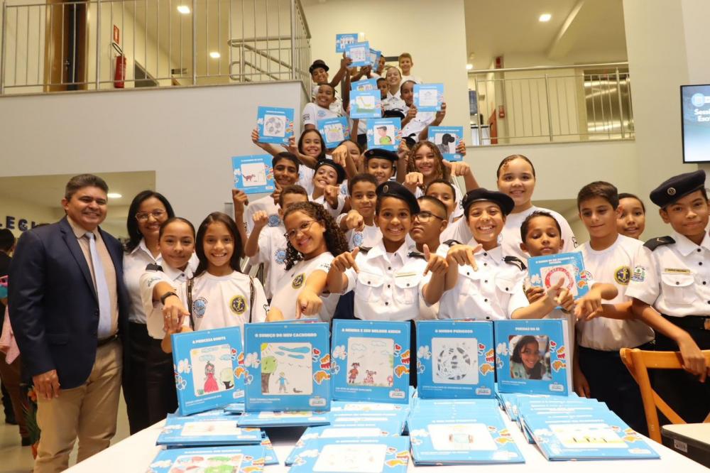 Vereador Major Negreiros homenageia escritores mirins da ETI Almirante Tamandaré
