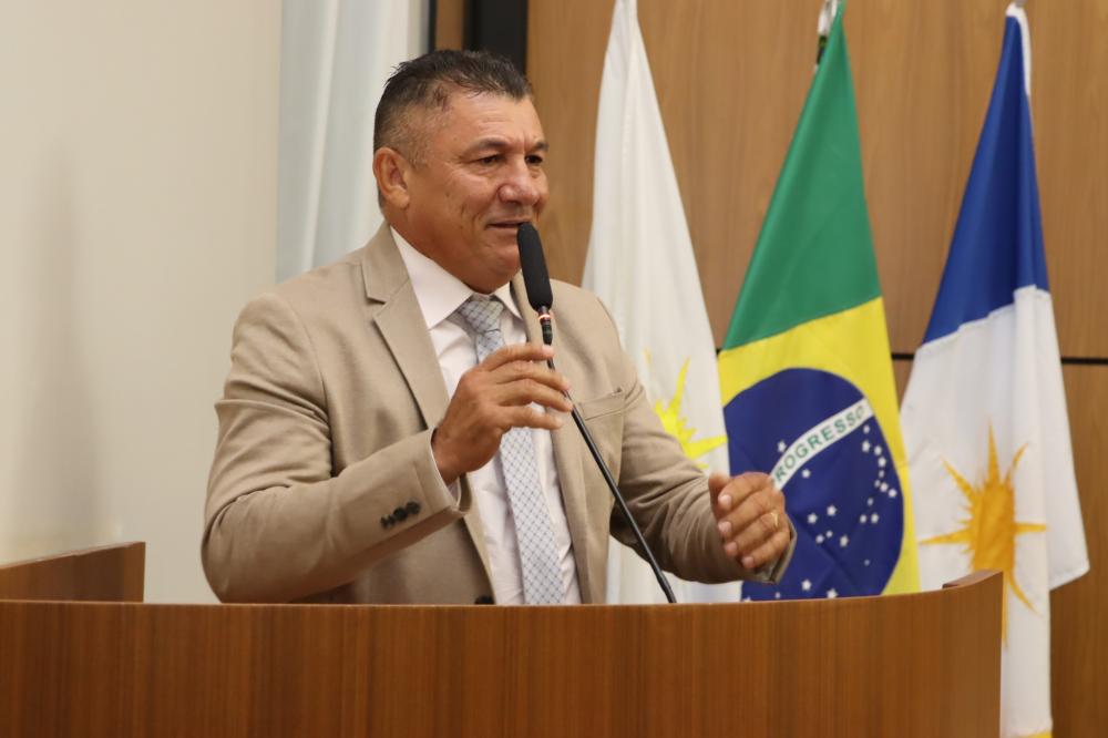 Vereador Márcio Reis requer instalação de redutor de velocidade no setor Lago Sul