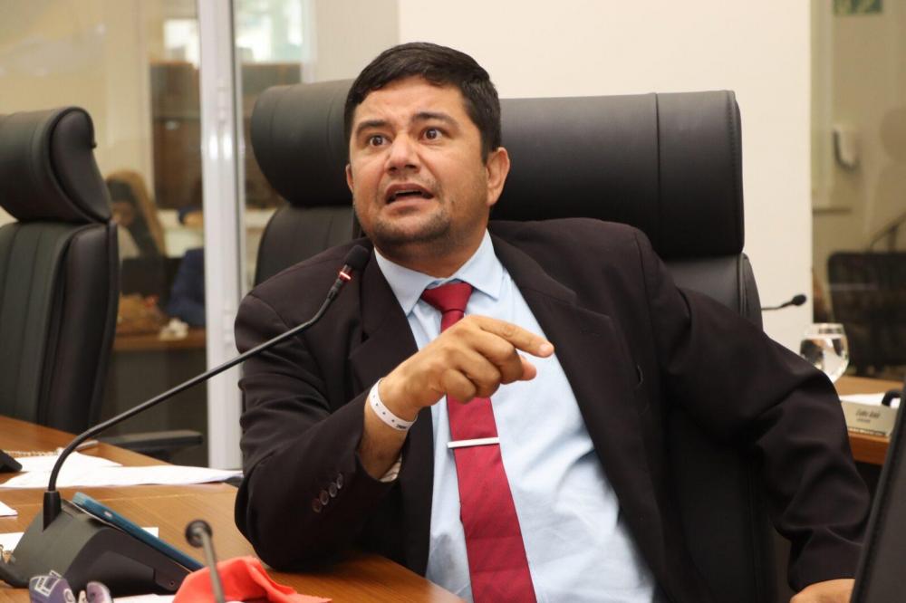 Rogério Freitas solicita revitalização da sinalização de trânsito no entorno da Escola Jorge Amado