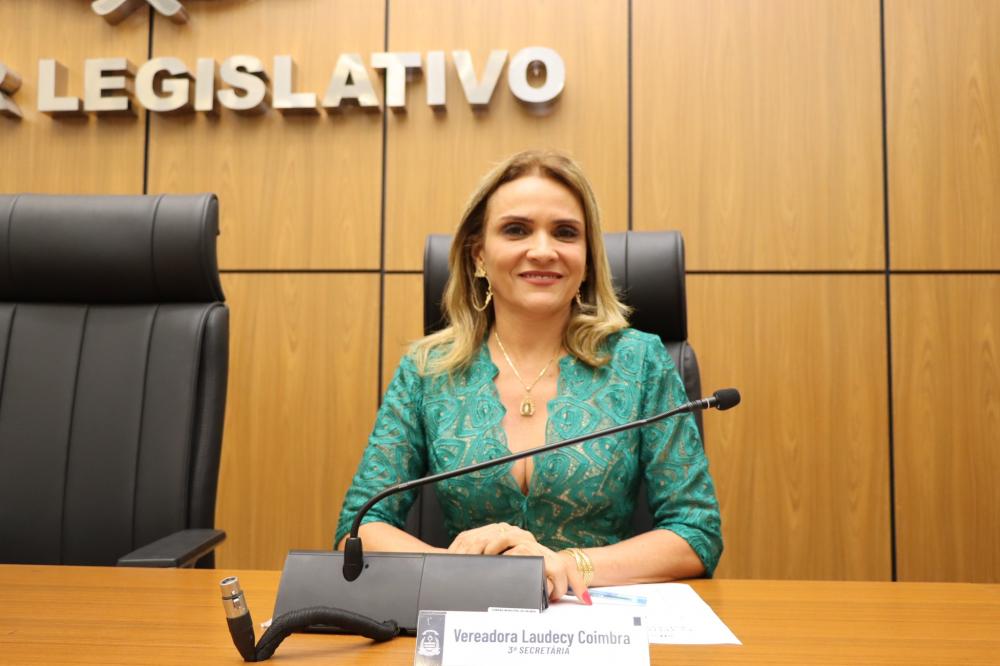 Laudecy Coimbra solicita pontos de ônibus com abrigo para a NS-02, entre as quadras 604 e 606 Sul