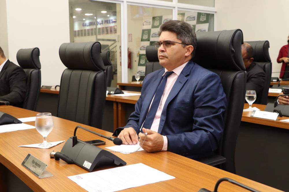 Vereador Negreiros busca campanhas permanentes de combate ao mosquito da Dengue