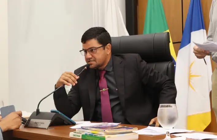 Rogério Freitas solicita revitalização da sinalização de trânsito