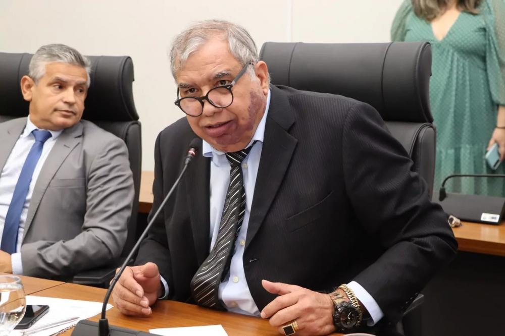 Vereador Jucelino Rodrigues solicita a construção de um estacionamento em frente ao residencial Leblon na Arse 131