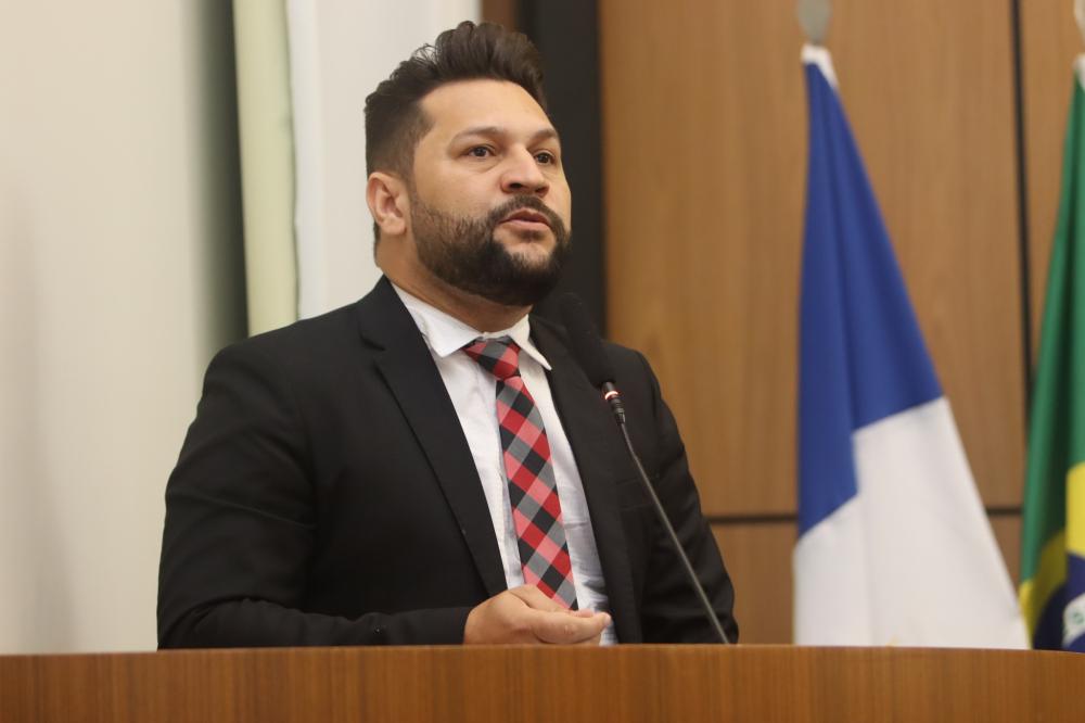 PL do vereador Rubens Uchôa solicita homenagens: Av. NS-10 como Avenida Sândalo Bueno e o CMEI da Arse 142 em Professora Maria Tereza Klebis Bovo