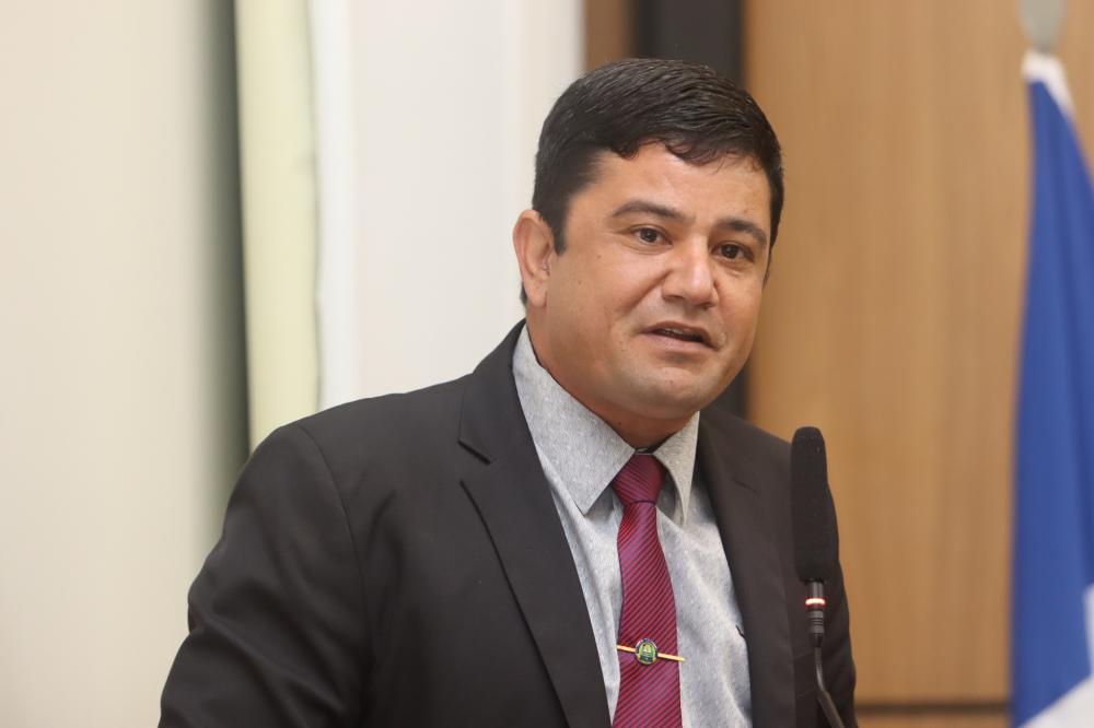 Rogério Freitas denuncia descaso com profissionais da saúde bucal