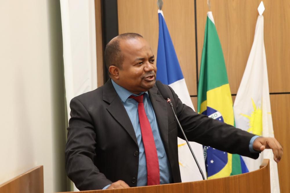 Na tribuna da Câmara, vereador Joatan de Jesus denuncia paralisação de obras no restaurante comunitário da região sul e cobra ação da prefeita Cinthia Ribeiro