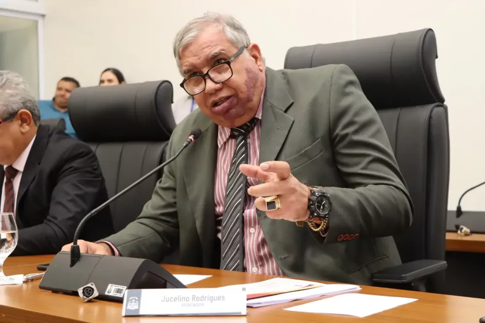 Vereador Jucelino Rodrigues solicita instalação de placas de sinalização no cruzamento da Av. Araguaia com a G, no Aureny III, para prevenir acidentes