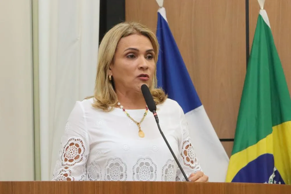 Laudecy Coimbra solicita reforma de quadra esportiva e praça da 704 sul