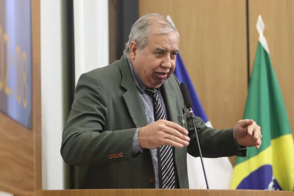 Por meio de requerimento, o vereador Jucelino Rodrigues solicita a jardinagem da Avenida Parque