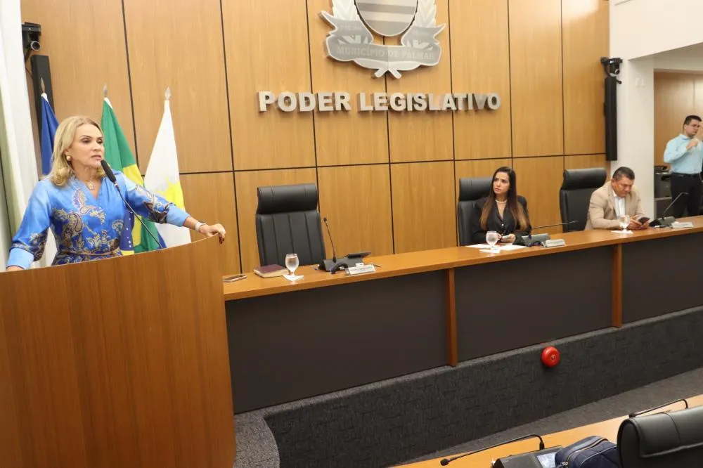 Vereadora Laudecy requer instalação de pontos de ônibus com abrigo