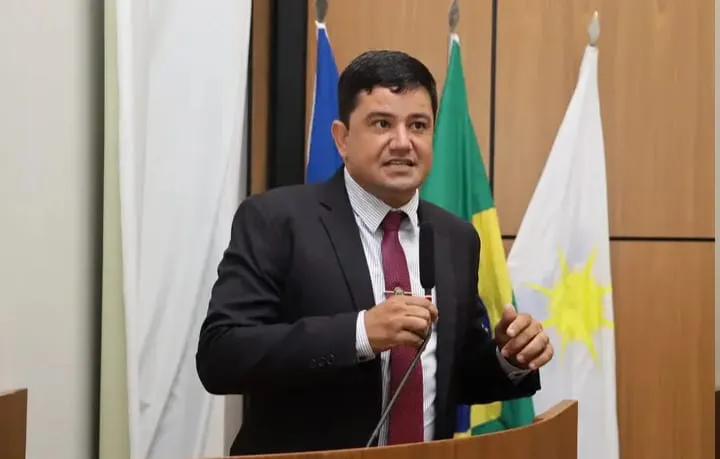 Revitalização da sinalização vertical e horizontal da Avenida Goiás no Jardim Aureny II é solicitada por Rogério Freitas