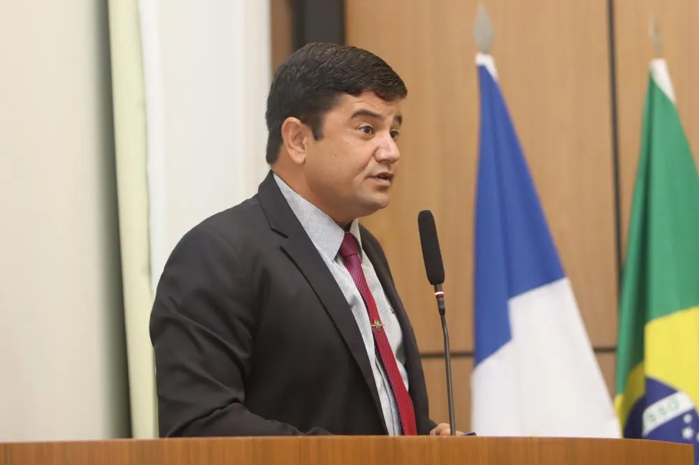 Rogério Freitas solicita construção de lombofaixas no Jardim Taquari