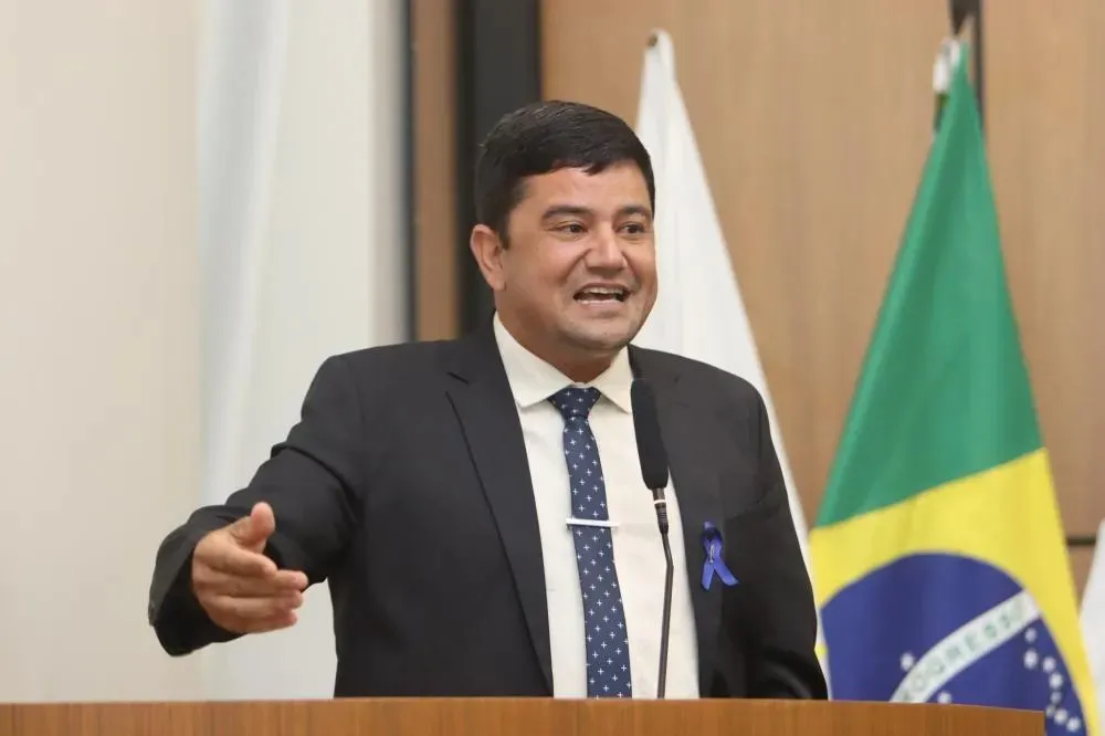 Rogério Freitas solicita troca de lâmpadas queimadas na Quadra 607 Norte