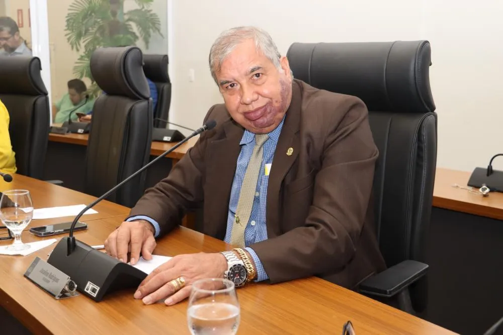 Vereador Jucelino Rodrigues apresenta requerimento solicitando a instalação de bueiro em frente à escola Olga Benário, na 603 Sul