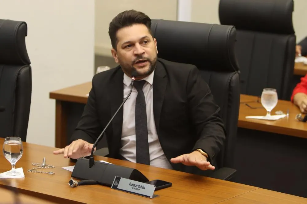 Vereador Rubens Uchôa solicita com urgência operação tapa-buracos do setor Bertaville 