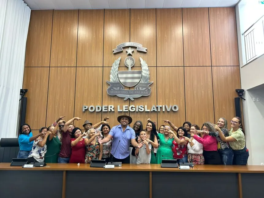 Dian Carlos recebe grupo de idosos para café da manhã e discute políticas para a terceira idade