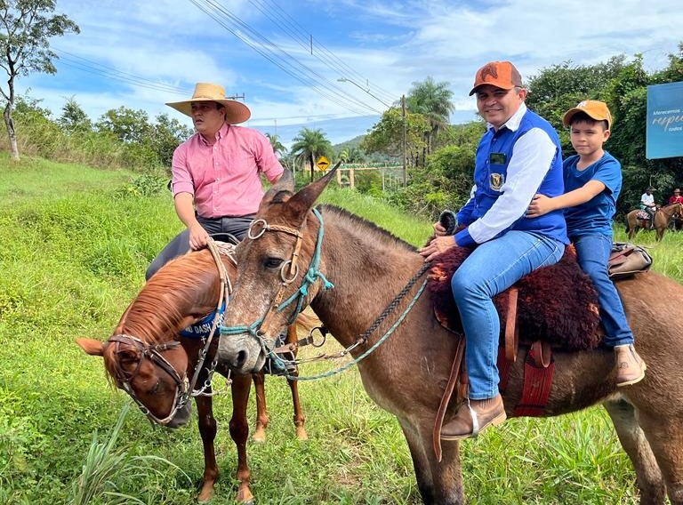 Entre Deveres e Devoção: A Jornada do Vereador Major Negreiros com os Tropeiros do Senhor do Bonfim